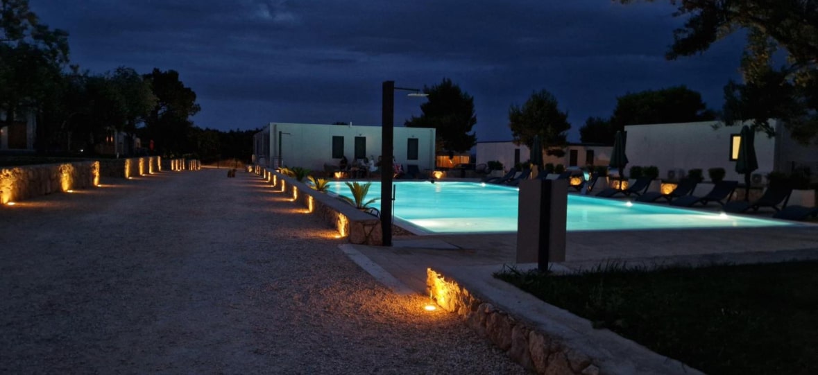 mobilna-hiška-pakoštane-rendera-bazen-osvetlitev mobilna-hiška-pakoštane-rendera-bazen-osvetlitev