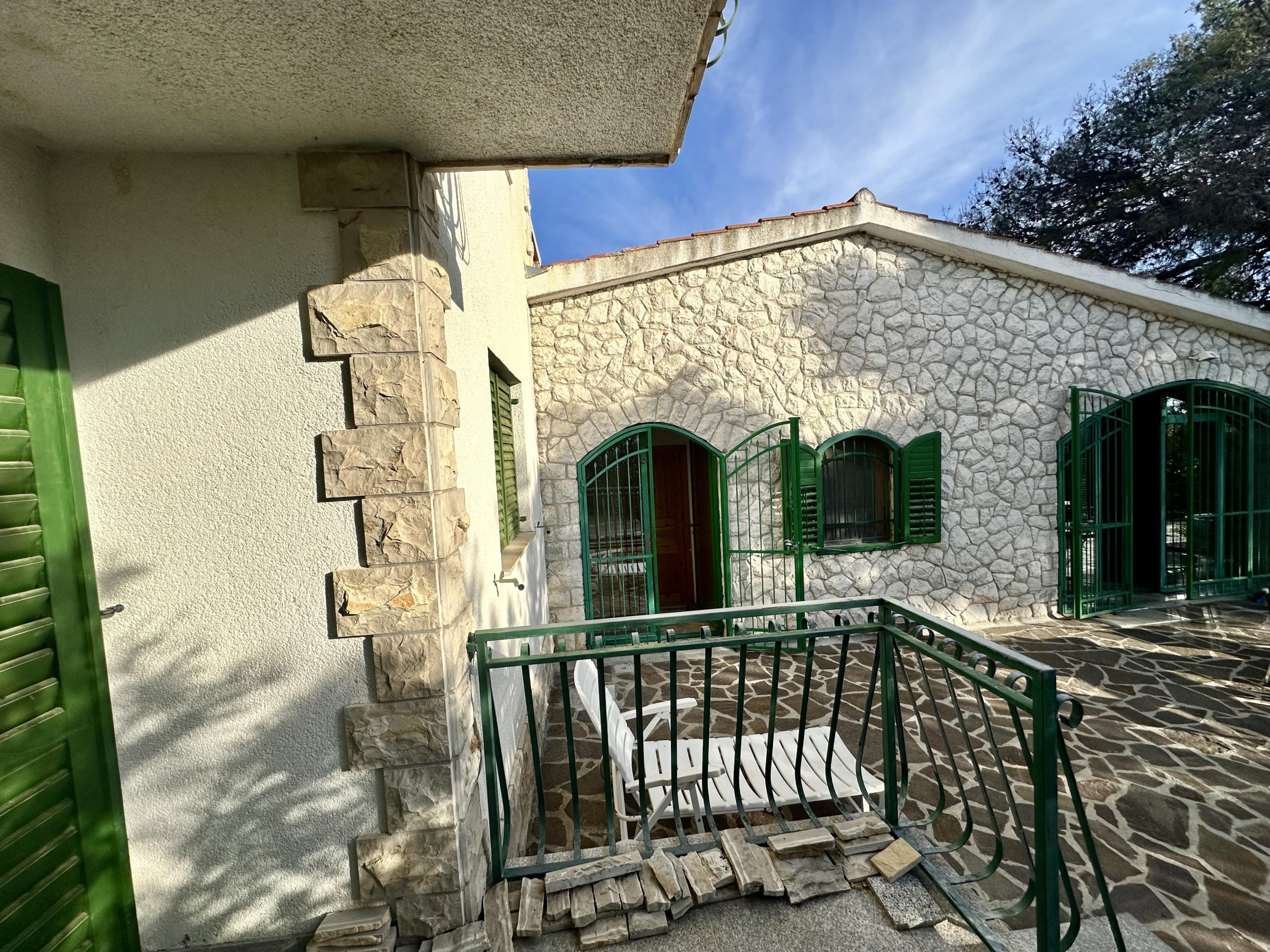 Večstanovanjska-hiša-Brodarica-Šibenik-Rendera-dalmacija-kamena-kuća Večstanovanjska-hiša-Brodarica-Šibenik-Rendera-dalmacija-kamena-kuća