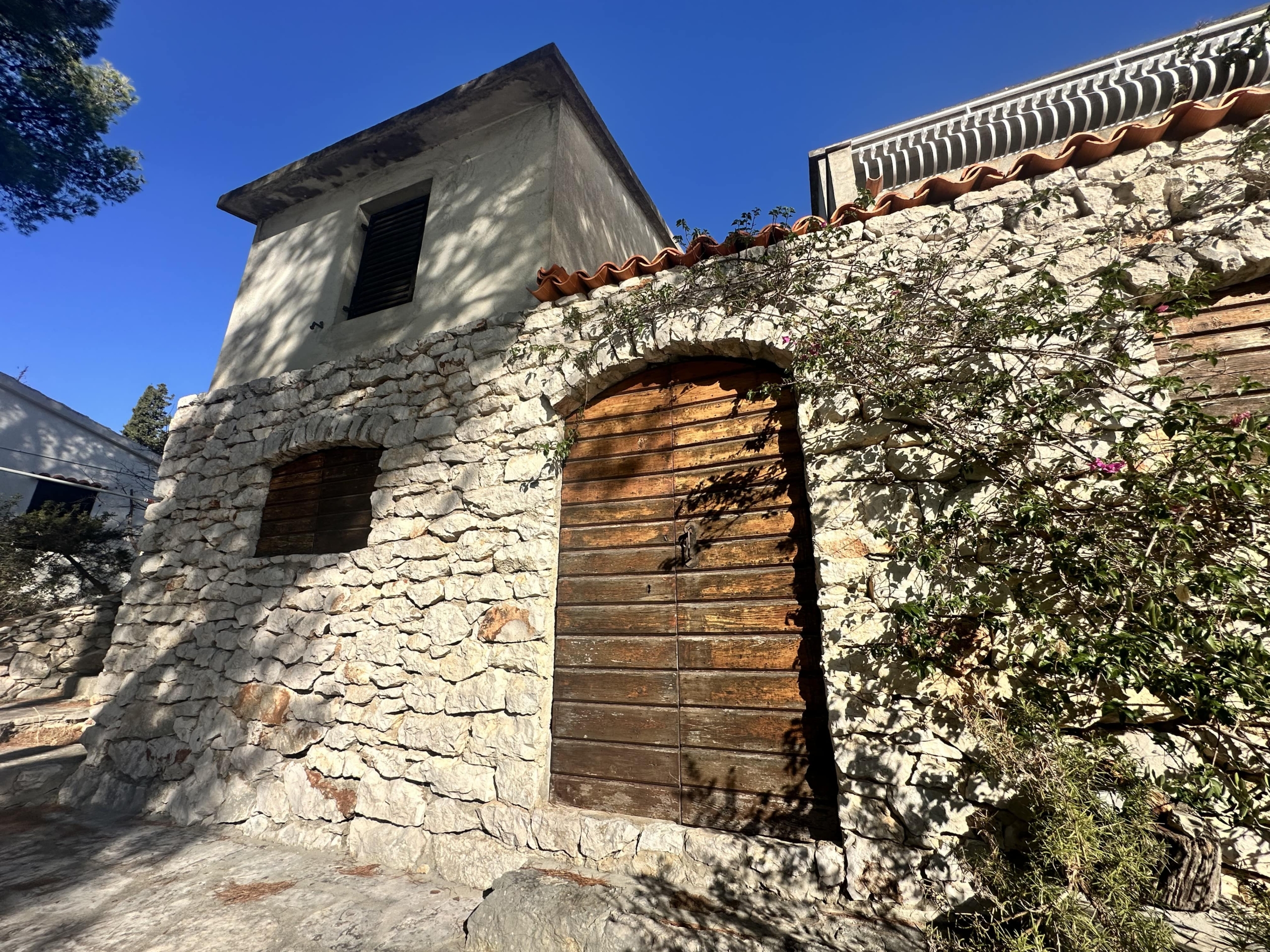 Naprodaj-Ekskluzivna-vila-Bobovišća-na-Moru-Rendera-le-korak-do-morja