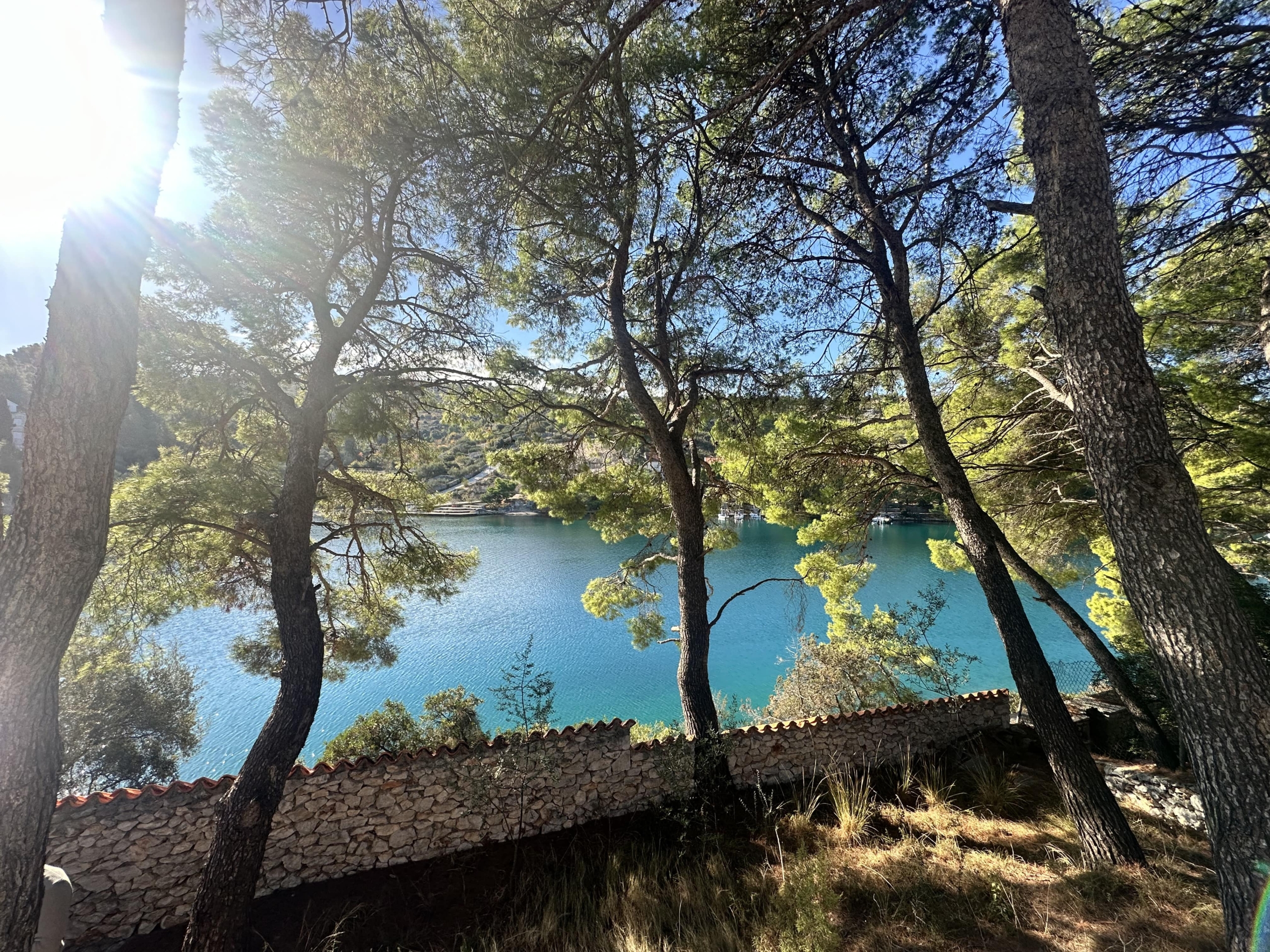 Naprodaj-Ekskluzivna-vila-Bobovišća-na-Moru-Rendera-tik-ob-morju