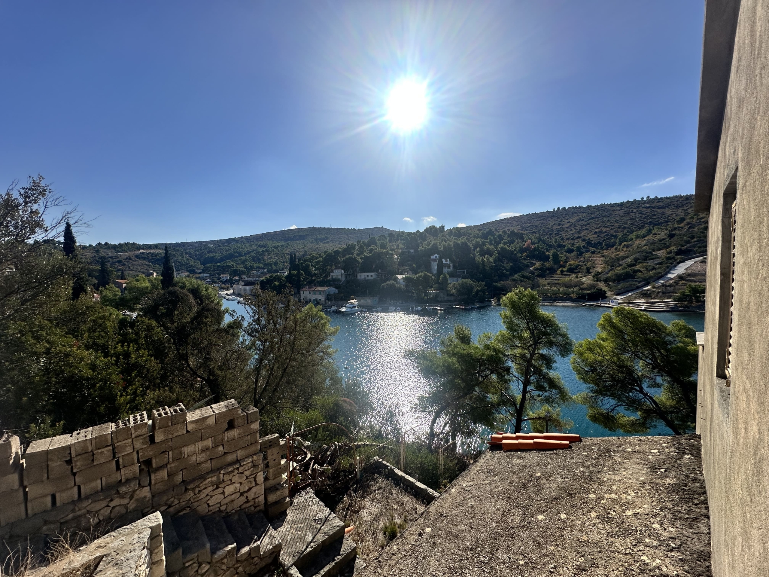 Ekskluzivna-vila-Bobovišća-na-Moru-elitna-lokacija