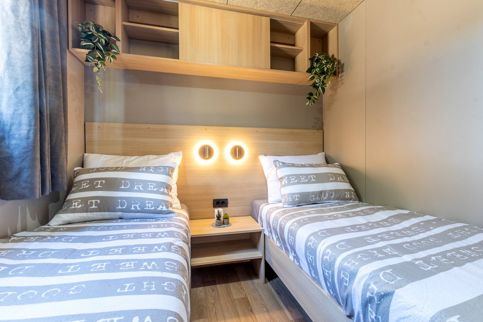 Mobilna-hiška-Pakoštane-Rendera-predprostor-soba2