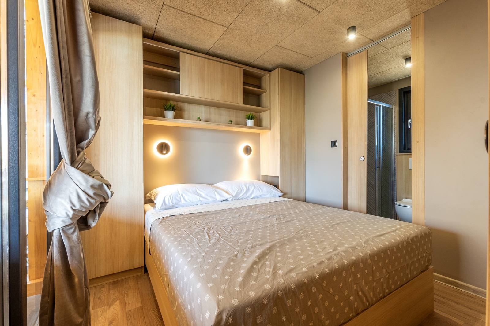 Mobilna-hiška-Pakoštane-Rendera-soba