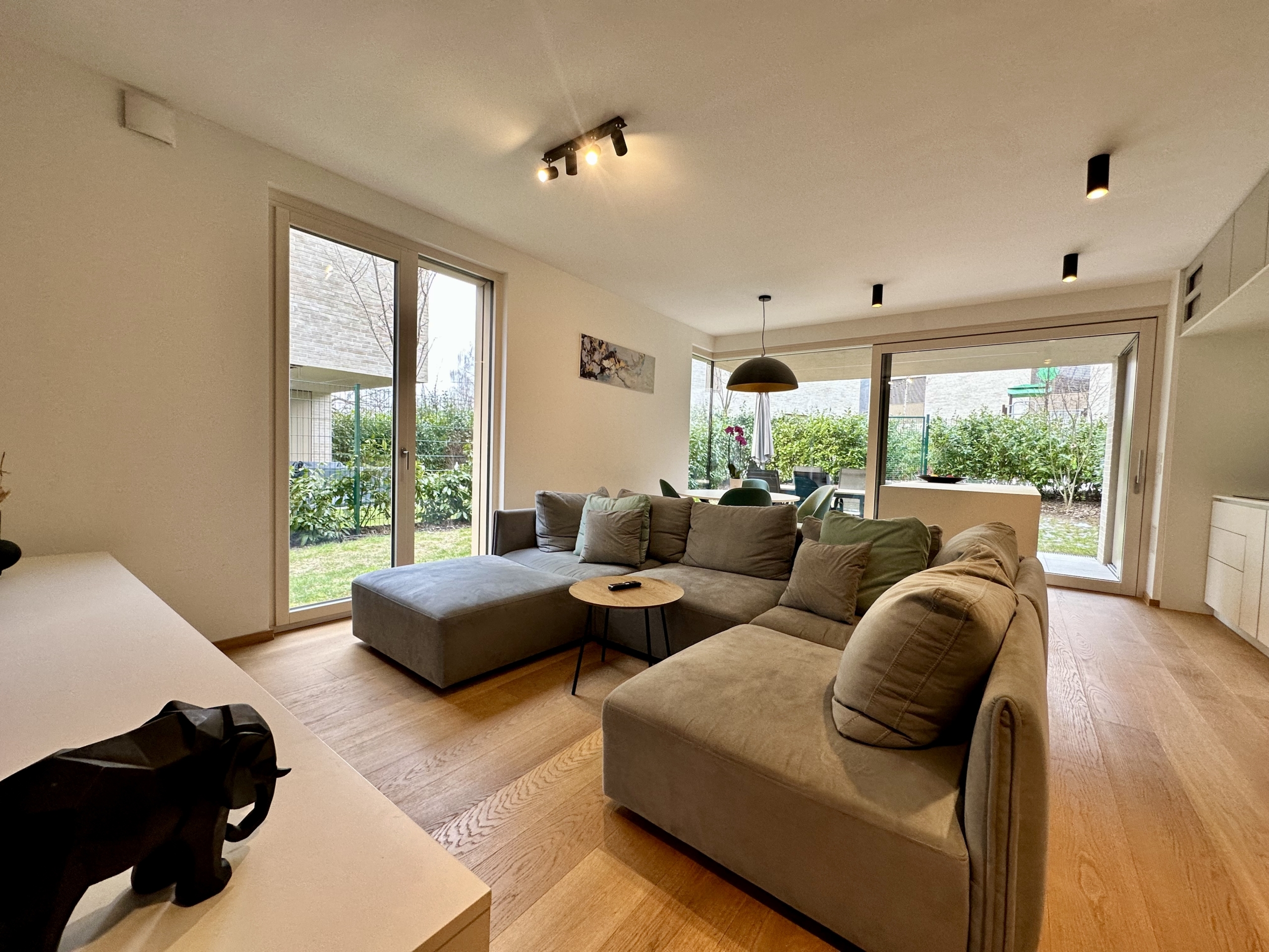4-sobno-duplex-stanovanje-Tacen-pod-Šmarno-goro-Ljubljana-Rendera-dnevno-bivalni-del