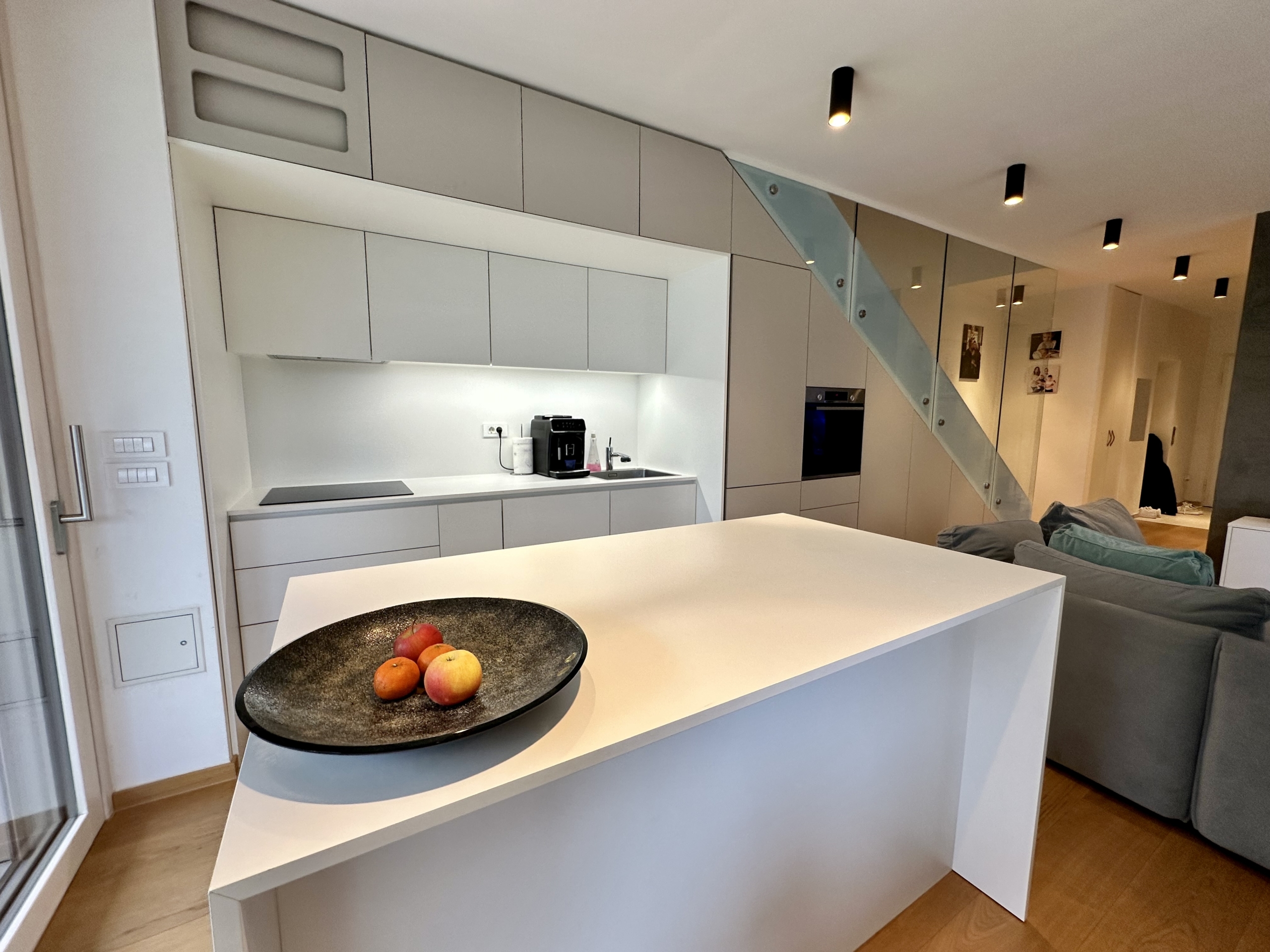 4-sobno-duplex-stanovanje-Tacen-pod-Šmarno-goro-Ljubljana-Rendera-kuhinjski-otok