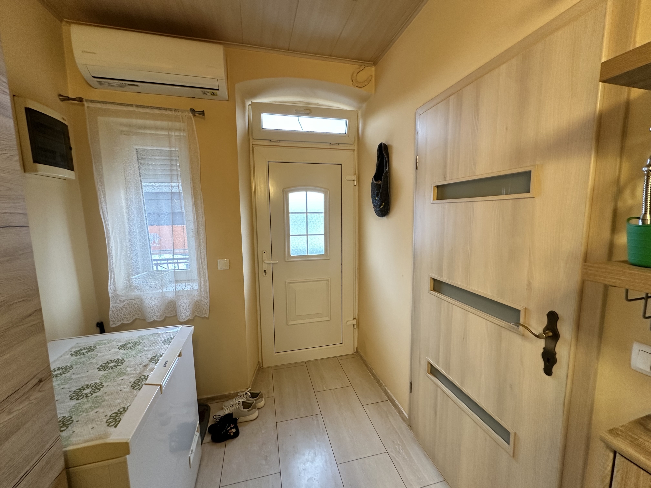 2-sobno-stanovajne-Studenci-Rendera-predsoba 2-sobno-stanovajne-Studenci-Rendera-predsoba