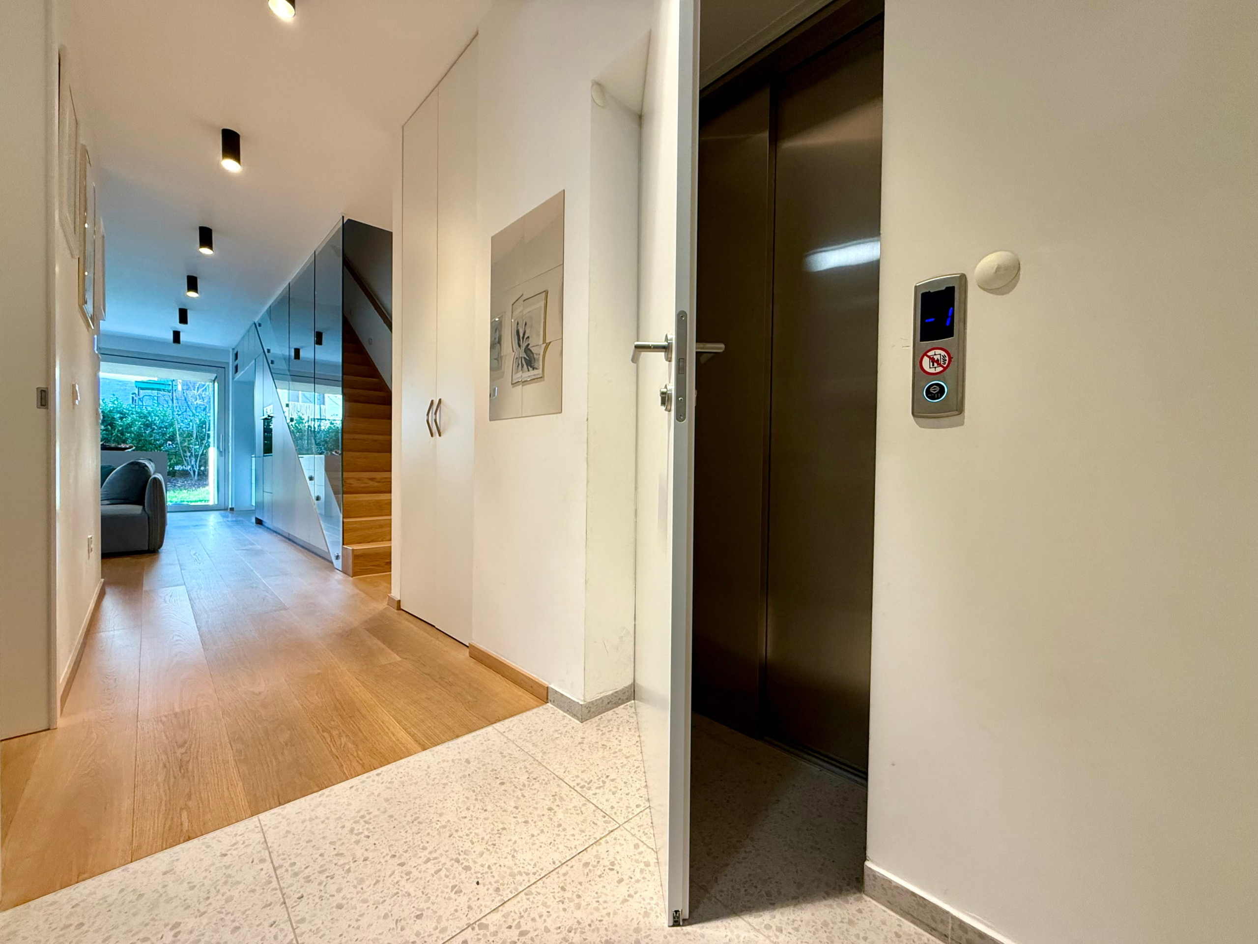 4-sobno-duplex-stanovanje-Tacen-pod-Šmarno-goro-Ljubljana-Rendera-dvigalo