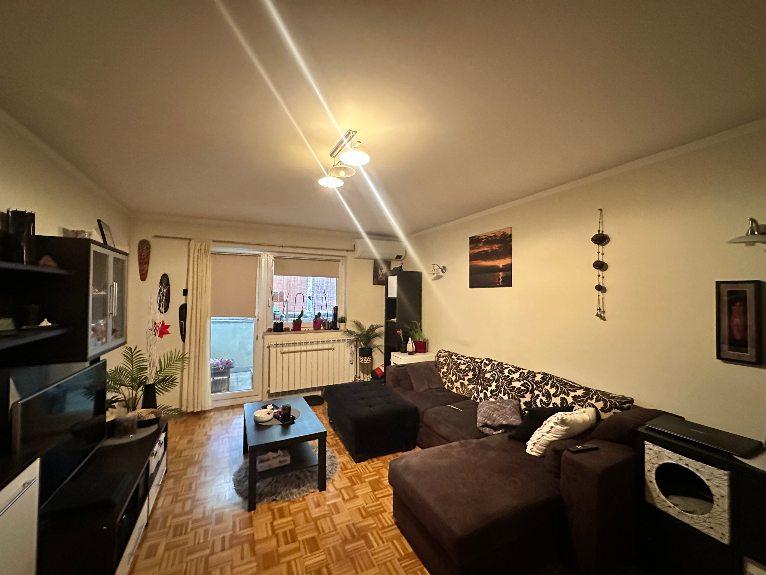 2,5-sobno-stanovanje-balkon-pogled-na-Pohorje-Rendera-dnevna 2,5-sobno-stanovanje-balkon-pogled-na-Pohorje-Rendera-dnevna