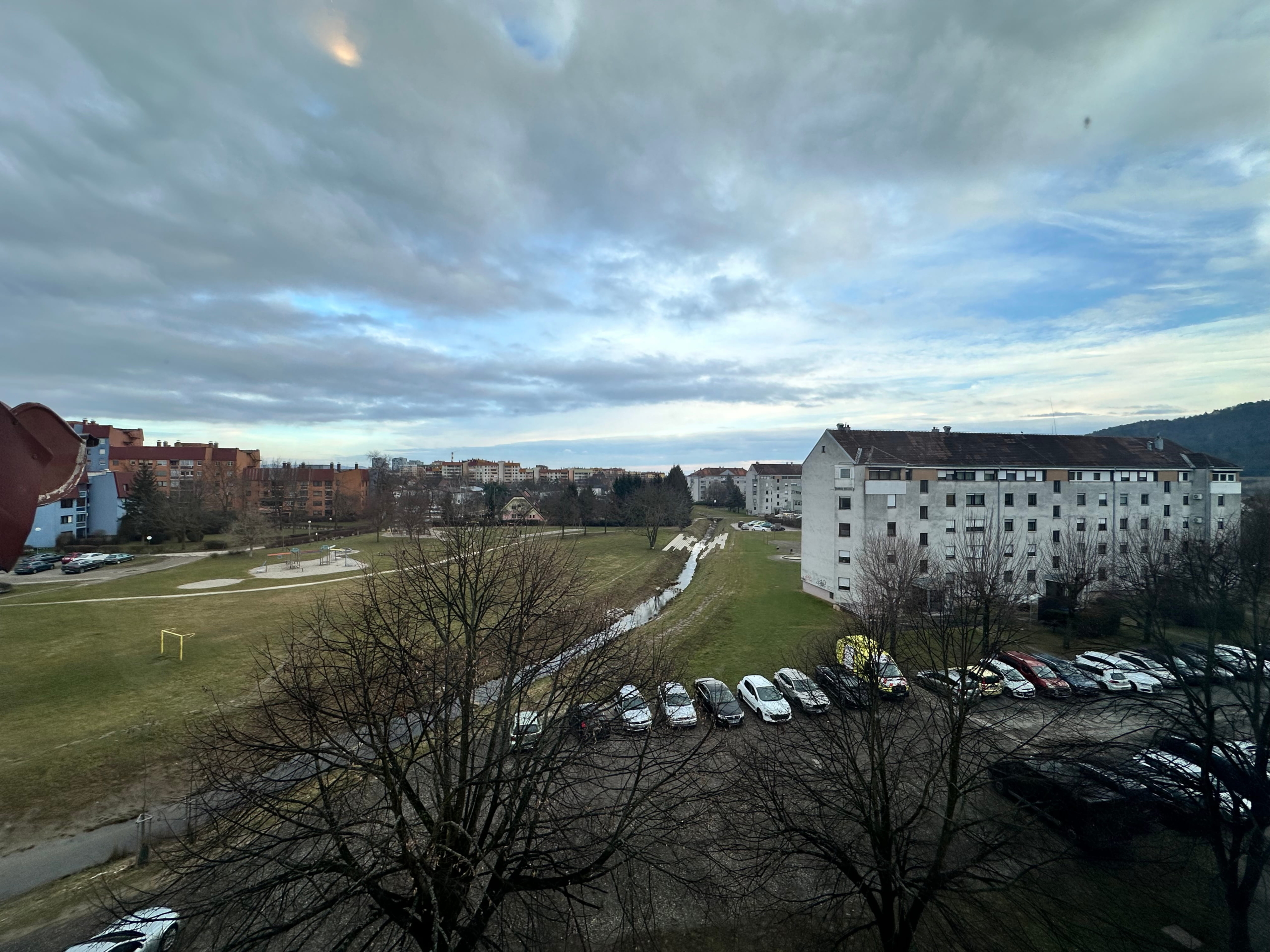2,5-sobno-stanovanje-balkon-pogled-na-Pohorje-Rendera 2,5-sobno-stanovanje-balkon-pogled-na-Pohorje-Rendera