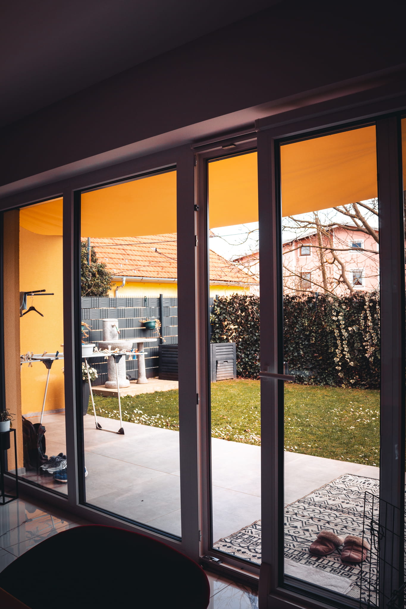 Družinska-vrstna-hiša-Miklavž-Rendera-prehod-terasa