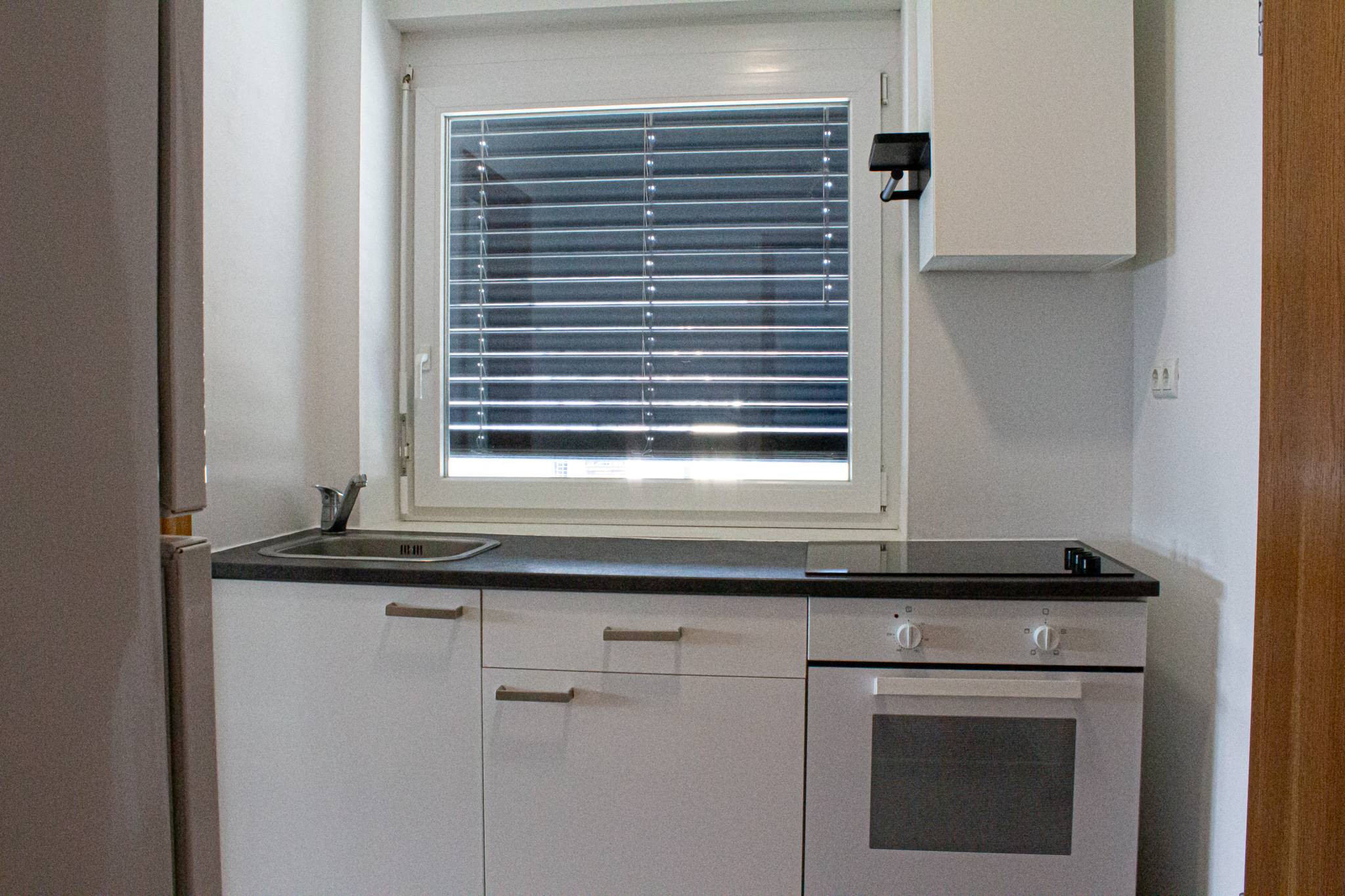 Garsonjera-z-balkonom-Hoče-Rendera-kuhinja