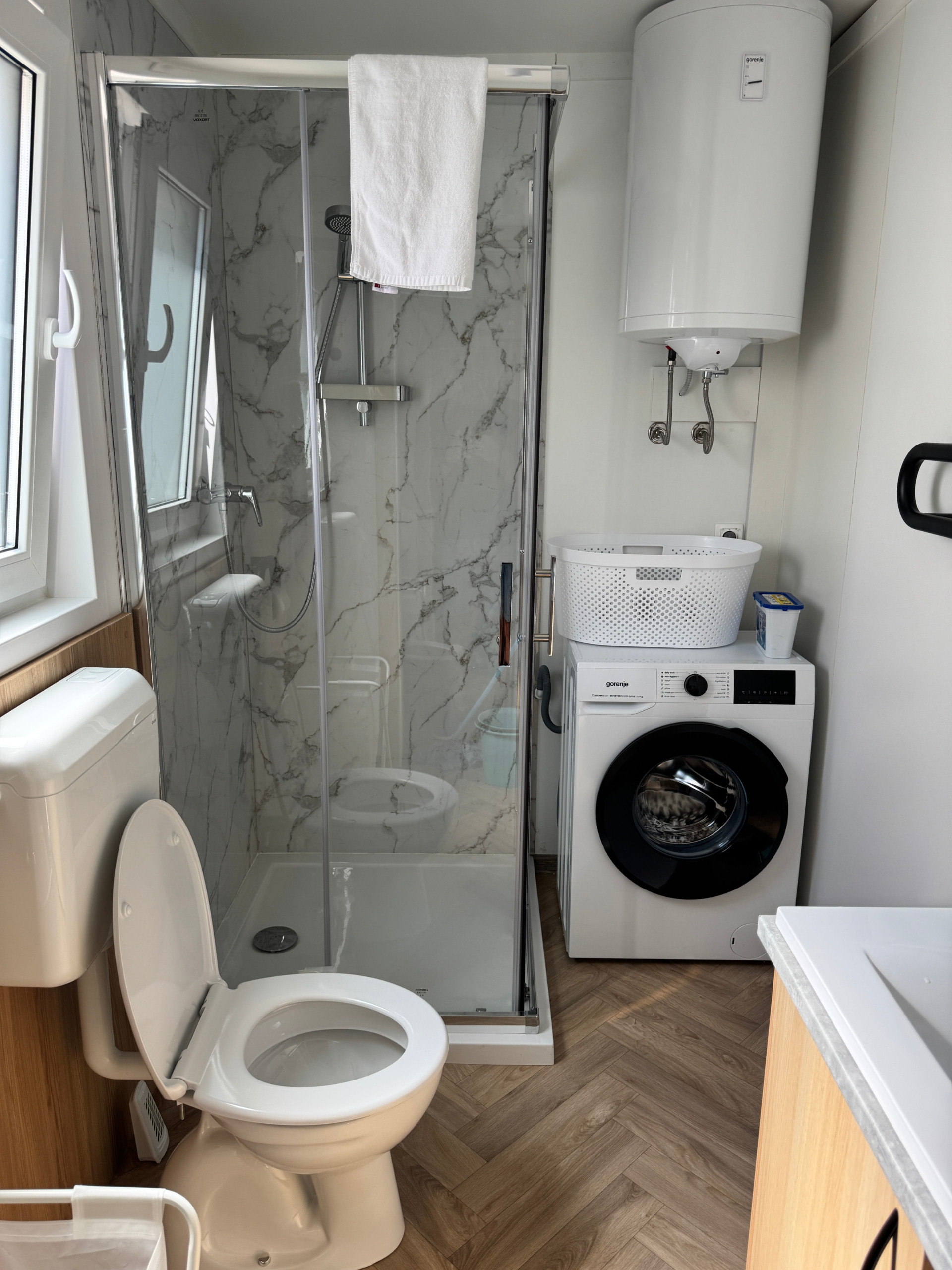 Mobilna-hiška-kamp-Twins-Pakoštane-Ahil-Rendera-kopalnica1