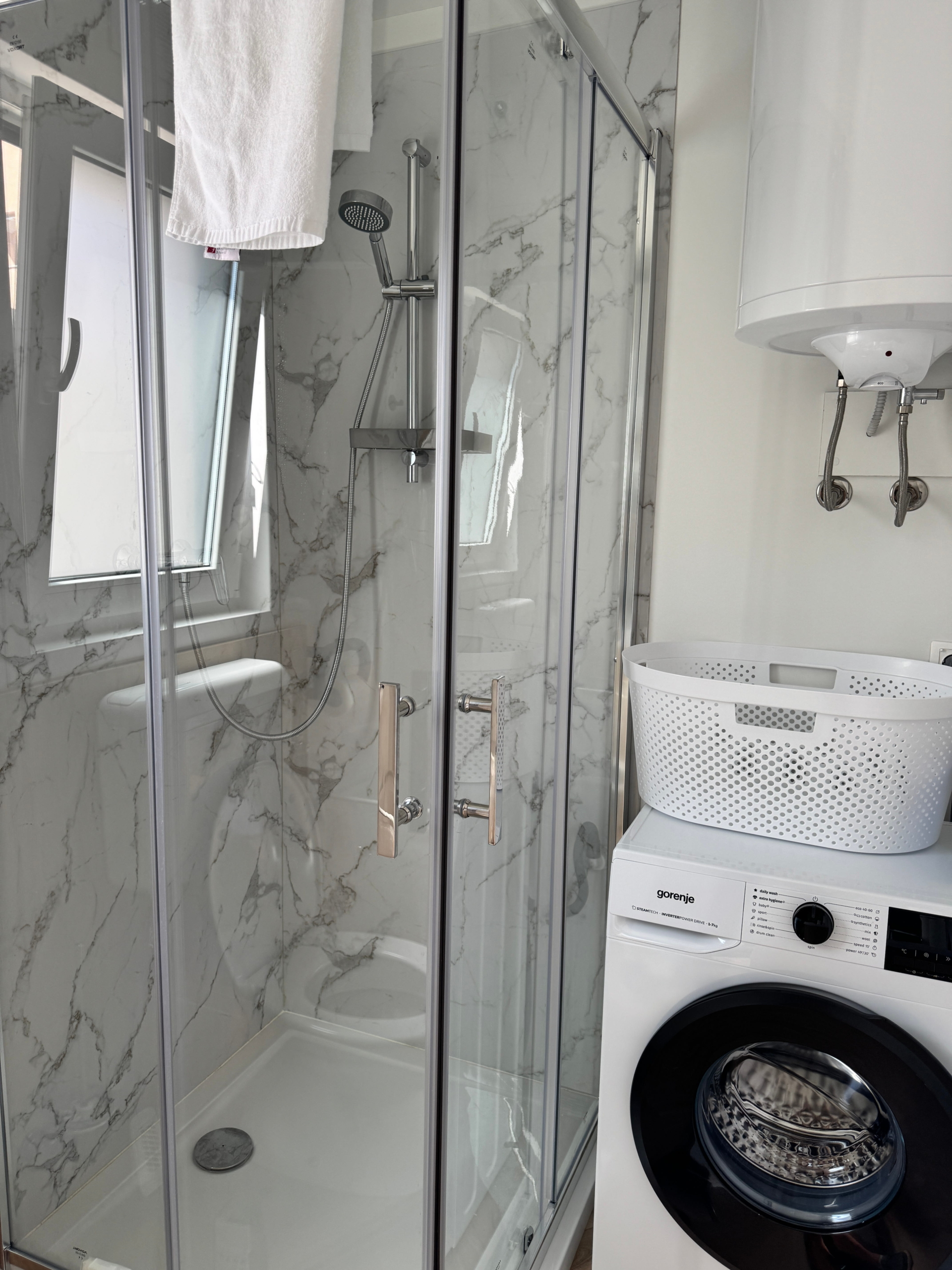 Mobilna-hiška-kamp-Twins-Pakoštane-Ahil-Rendera-kopalnica