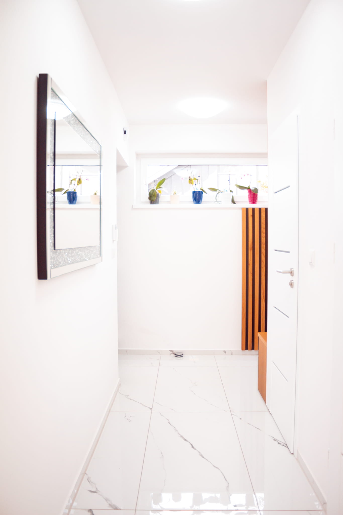 Družinska-vrstna-hiša-Miklavž-Rendera-hodnik-vhod