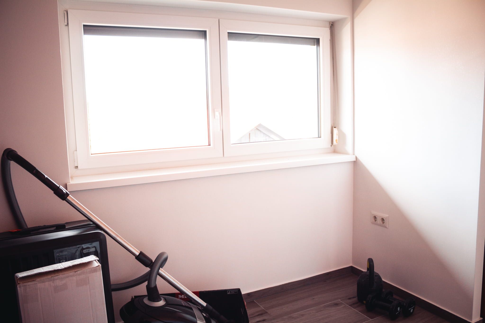 Družinska-vrstna-hiša-Miklavž-Rendera-garderoba