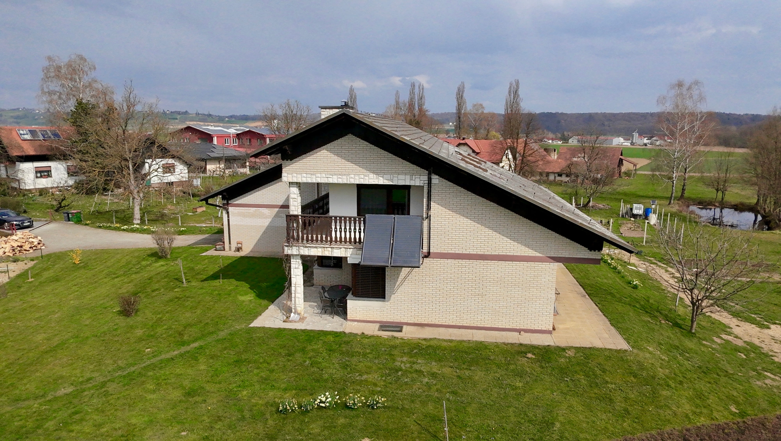 Družinska-hiša-Biserjane-Rendera-velika-družinska-hiša Družinska-hiša-Biserjane-Rendera-velika-družinska-hiša