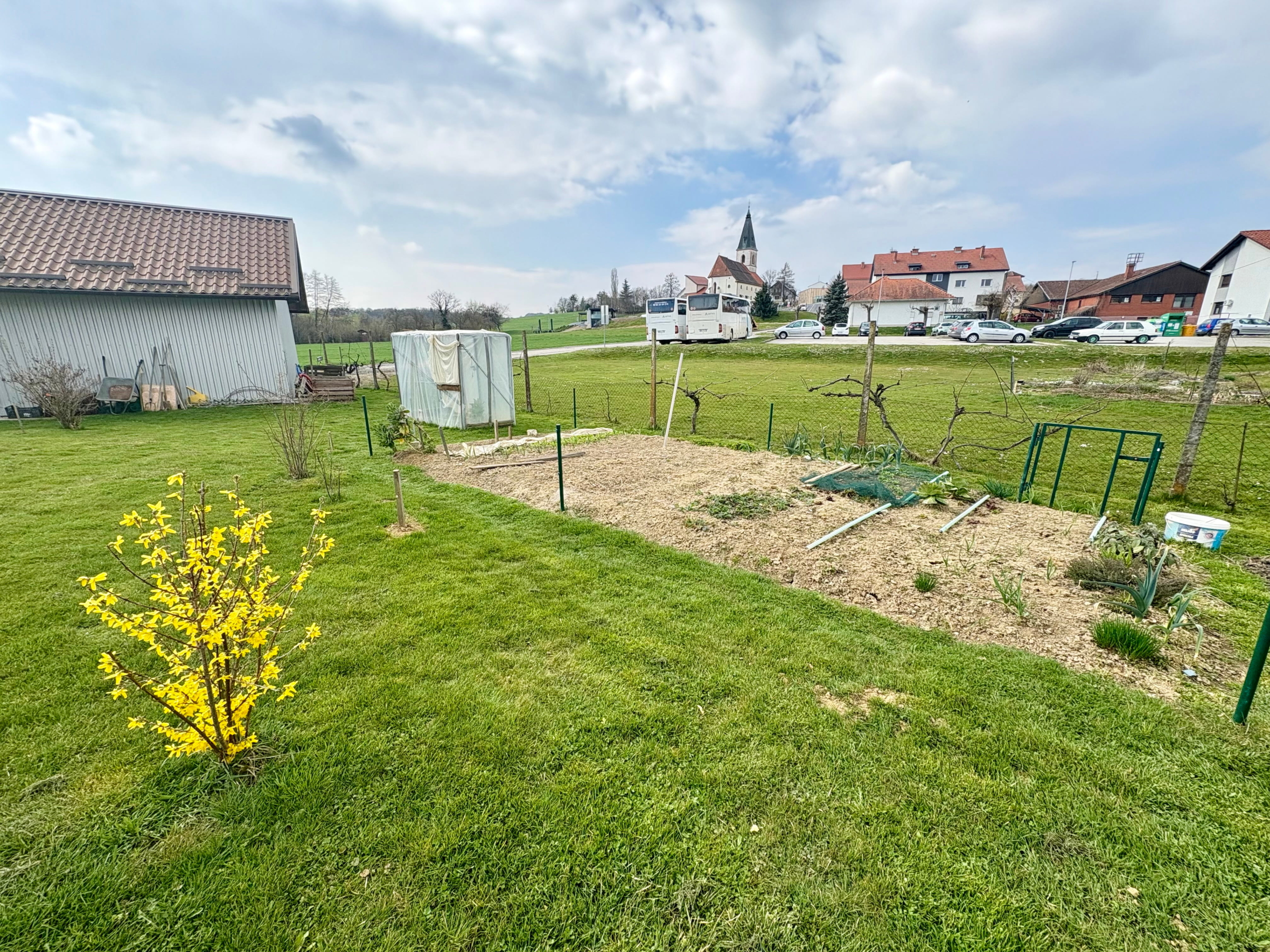 Družinska-hiša-Biserjane-Rendera-Sv-Jurij-vrt Družinska-hiša-Biserjane-Rendera-Sv-Jurij-vrt