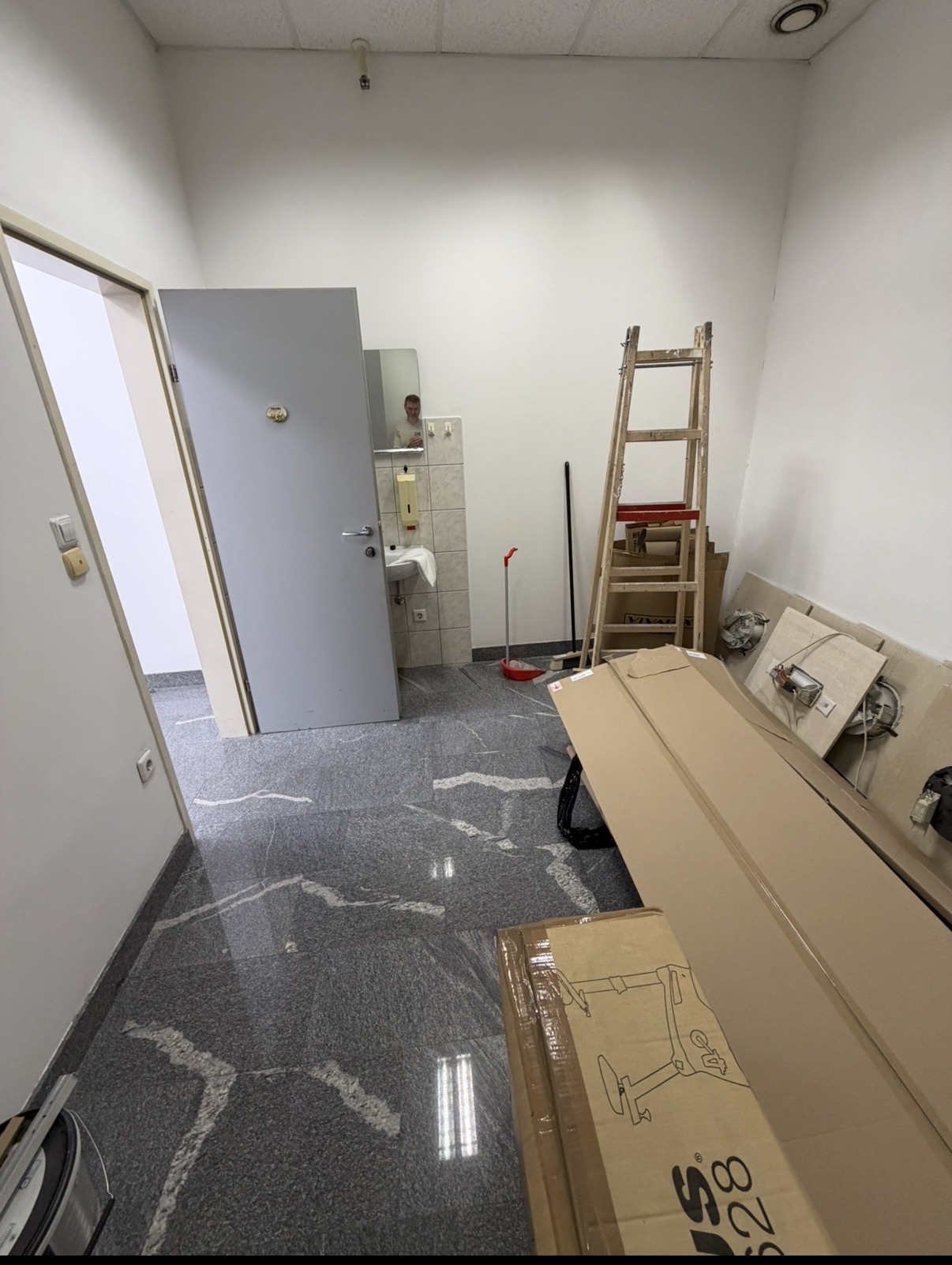 Poslovni-prostor-Maribor-Rendera-TC-City-mini-skladišče-zadnji-del Poslovni-prostor-Maribor-Rendera-TC-City-mini-skladišče-zadnji-del