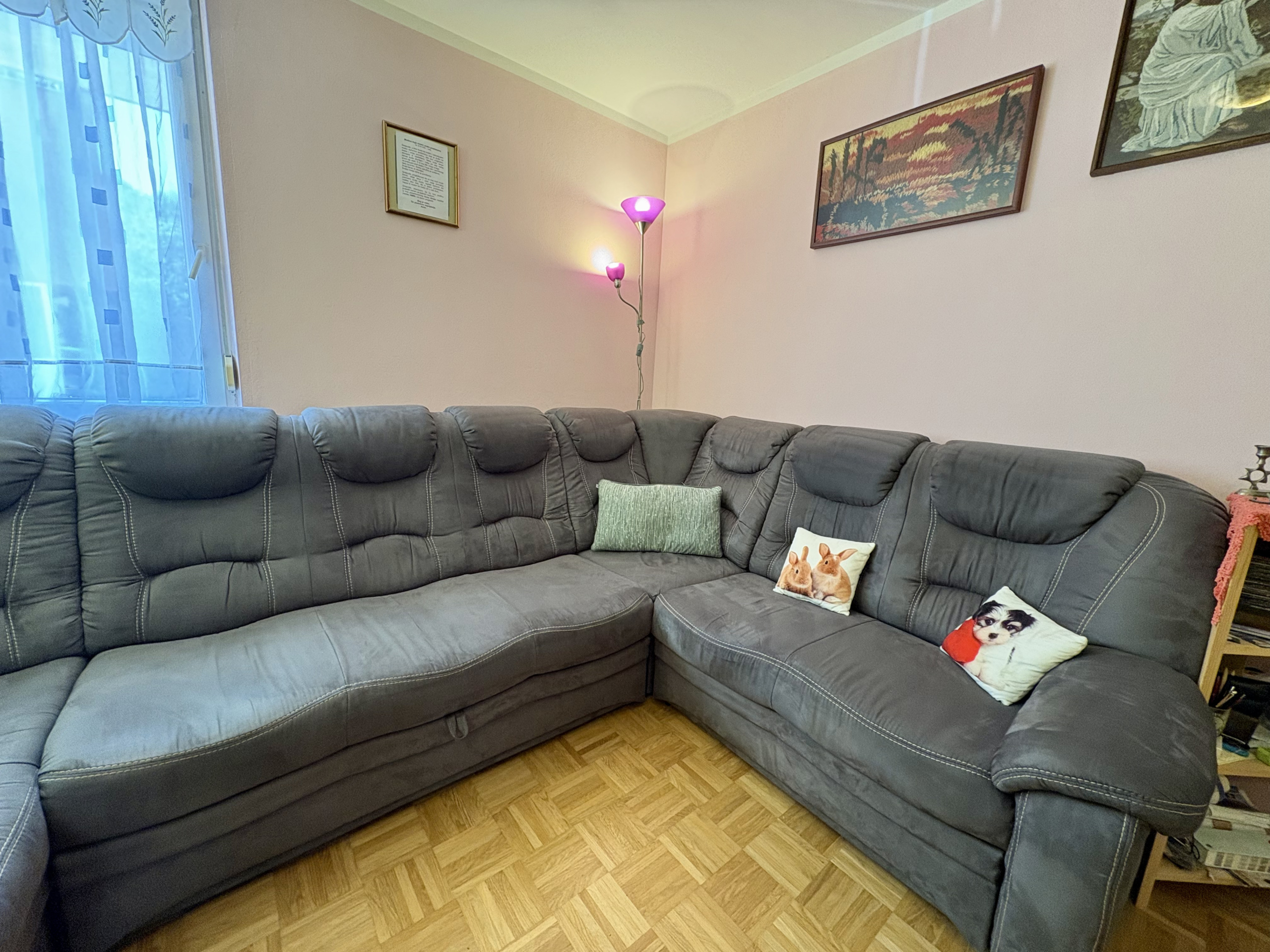 2-sobno-stanovanje-Postojna-Rendera-dnevna