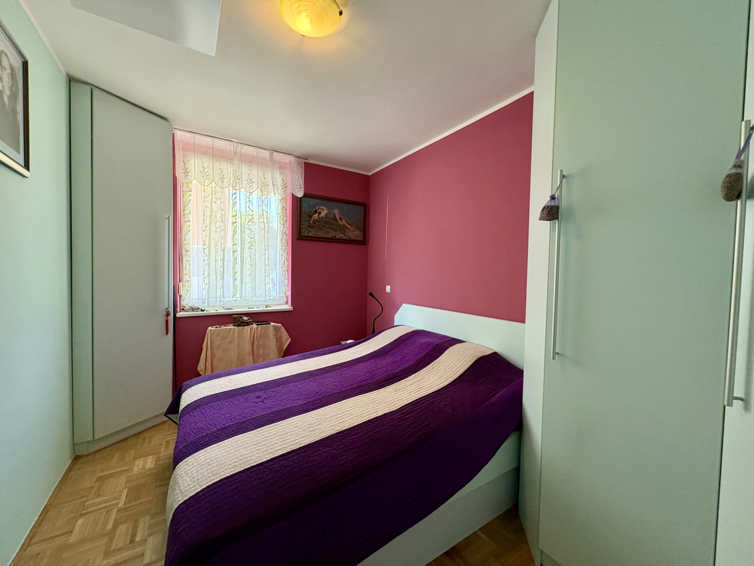 2-sobno-stanovanje-Postojna-Rendera-spalnica