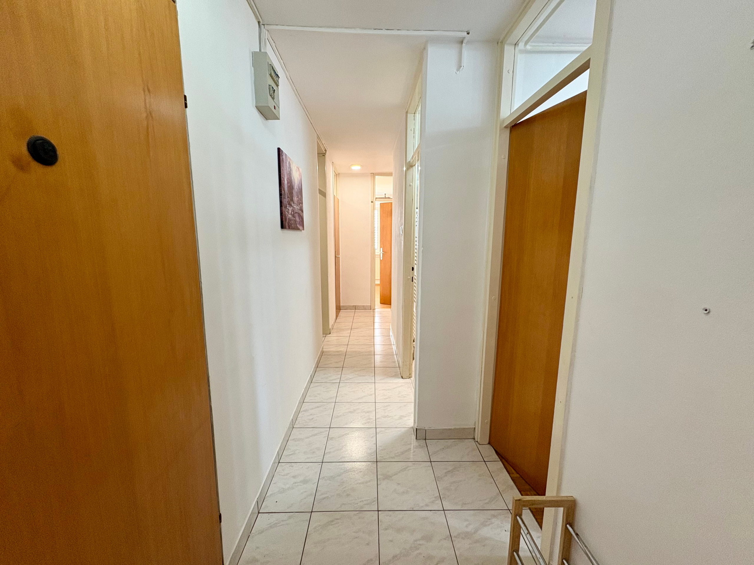 3-sobno-stanovanje-Spodnje-Radvanje-Rendera-hodnik